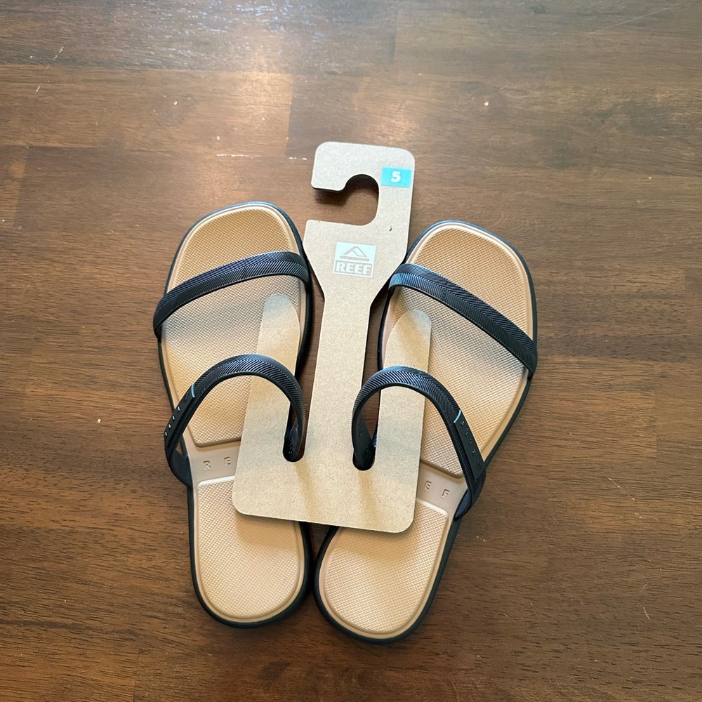 Reef Two-Tone Sandals in Black and Tan | Reef Water Willow Marina